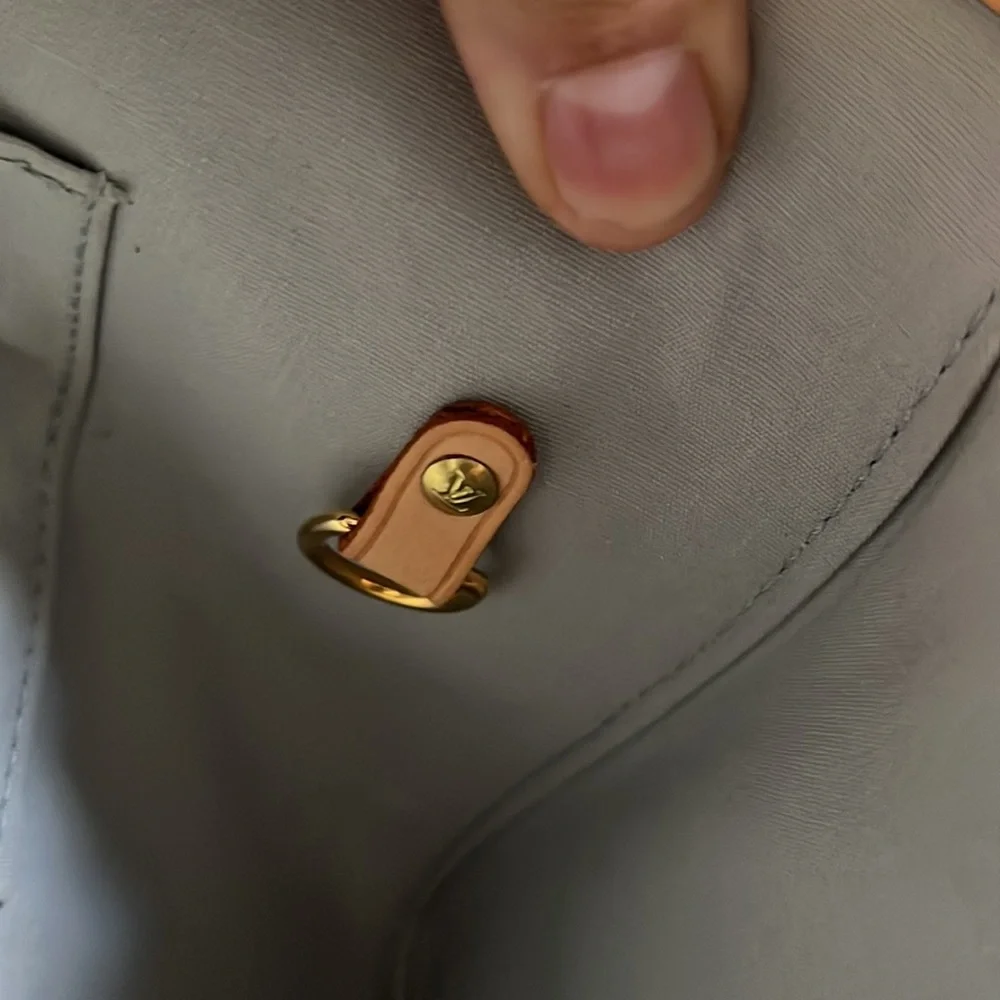 Authentic LOUIS VUITTON DUNE MONOGRAM VERNIS ROXBURY​ - Picture 9 of 10